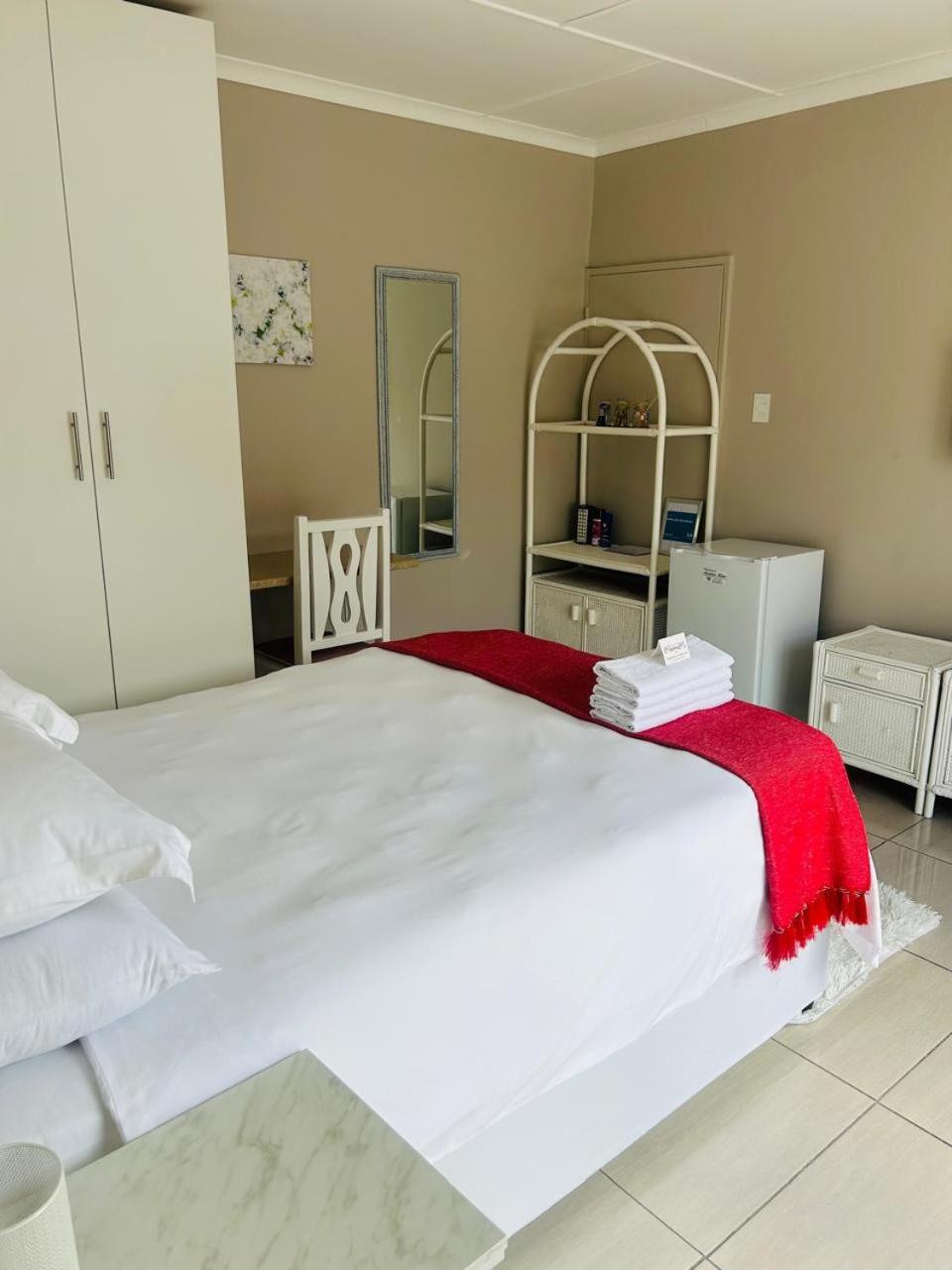 Hidden Bliss Guesthouse East London Rum bild