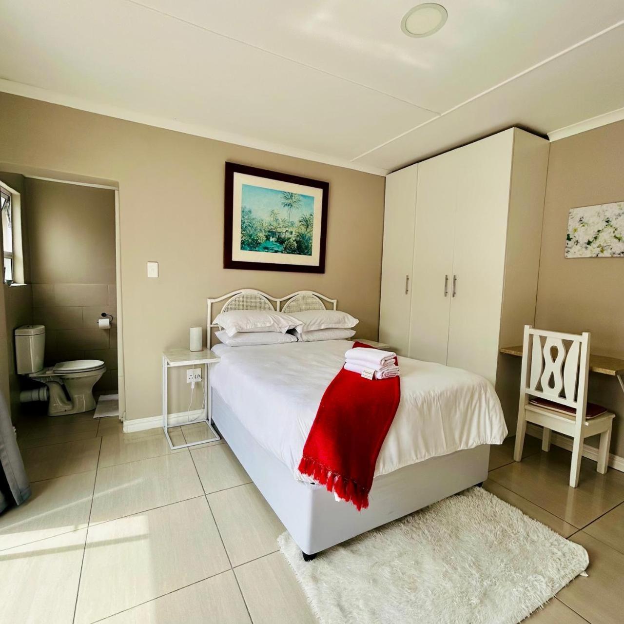 Hidden Bliss Guesthouse East London Rum bild